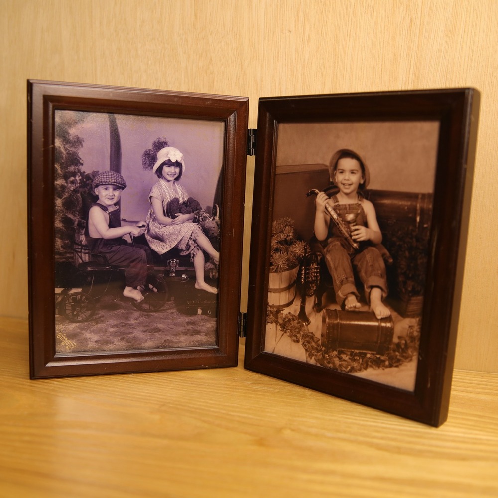 Vintage Style Dark Wood Hinged Double Picture Frame Bifold 5x7 Desk Decor
